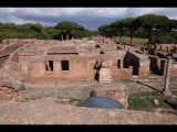 01438 ostia - regio ii - insula vi - casa dell'ercole bambino (ii,vi,3-4) - gesehen vom theater.jpg